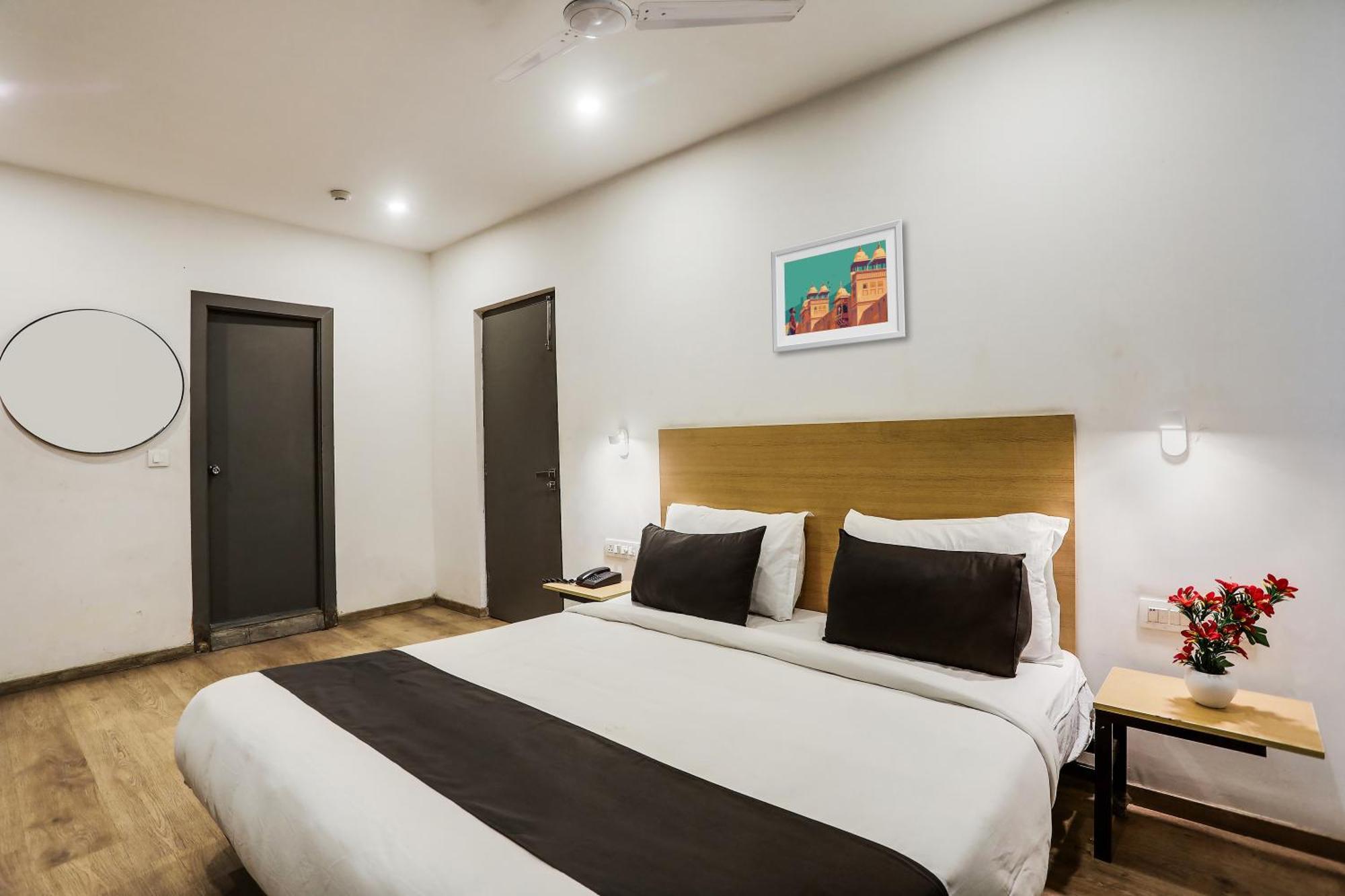 Townhouse Rajdhani Residency Sururnagar Exteriör bild